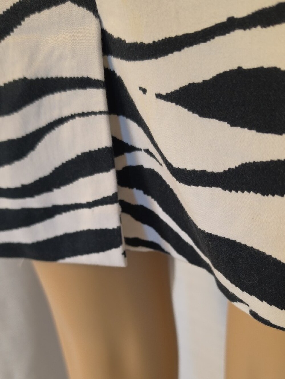 Focus 2000 98% Cotton Black and White Zebra Print Mini Skirt Size 6 - Picture 4 of 9